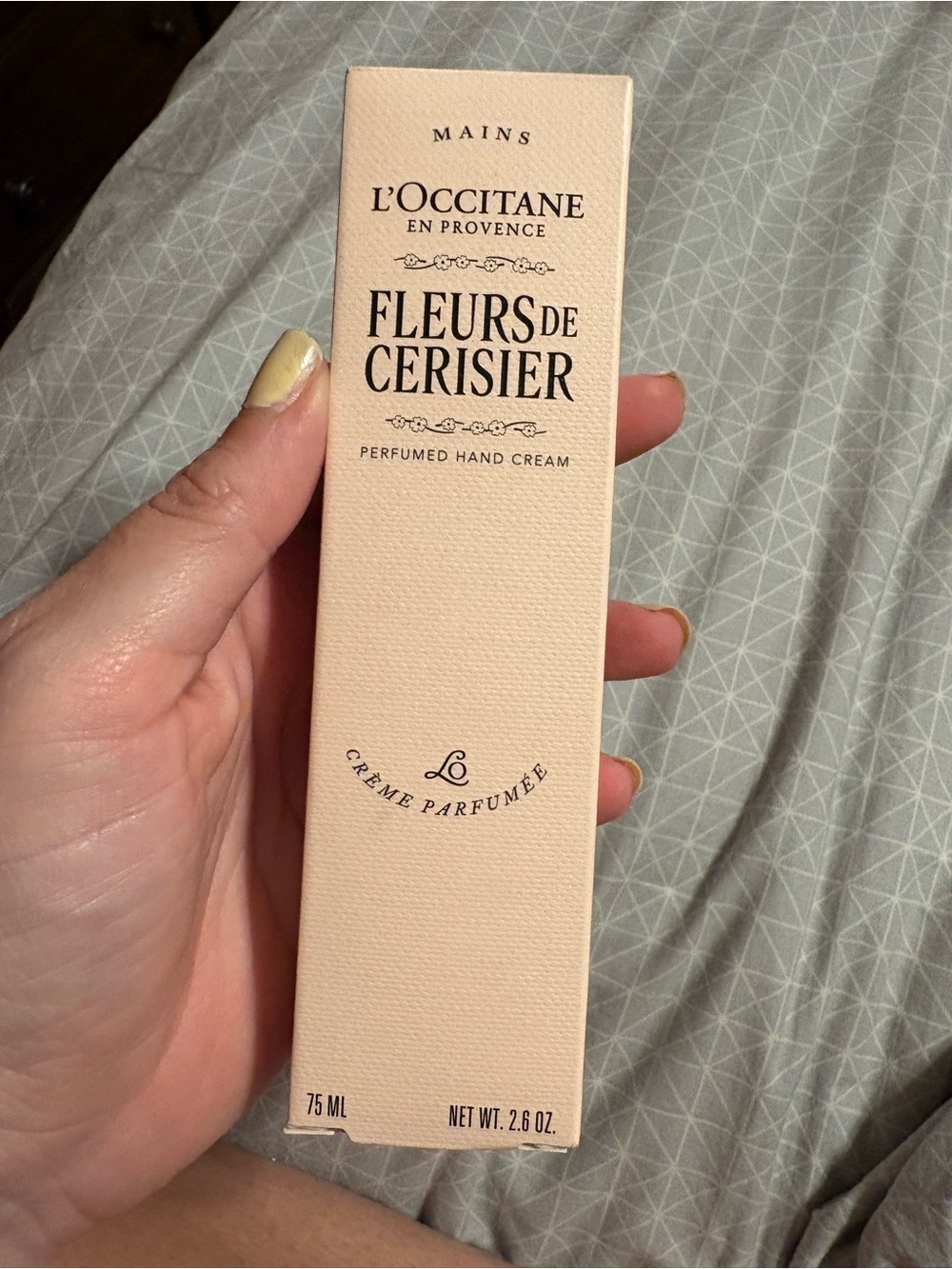 L'OCCITANE Fleurs de Cerisier Hand Cream - Light Peach